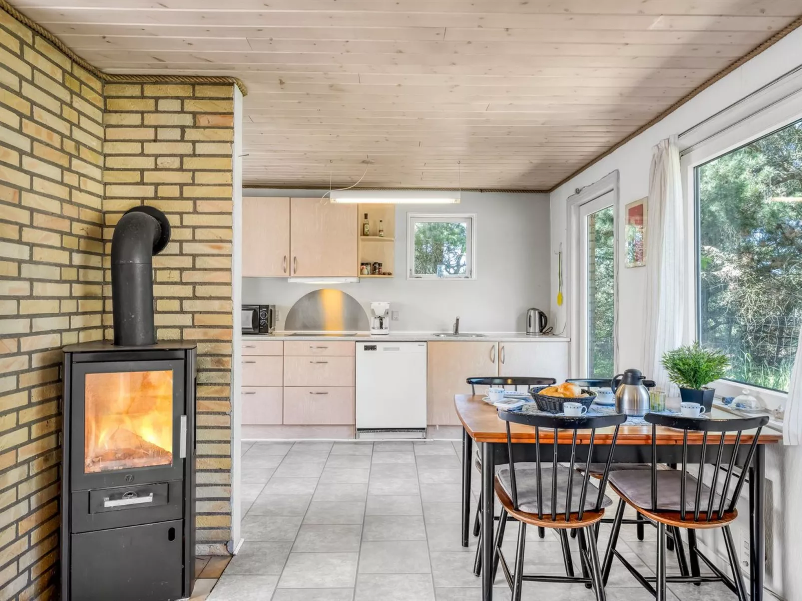 "Jonnhild" - 700m from the sea - Binnen