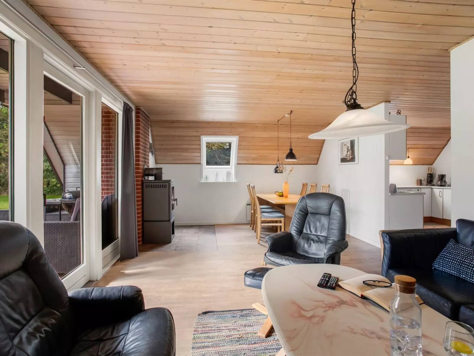 "Hannele" - 10km from the sea - Binnen