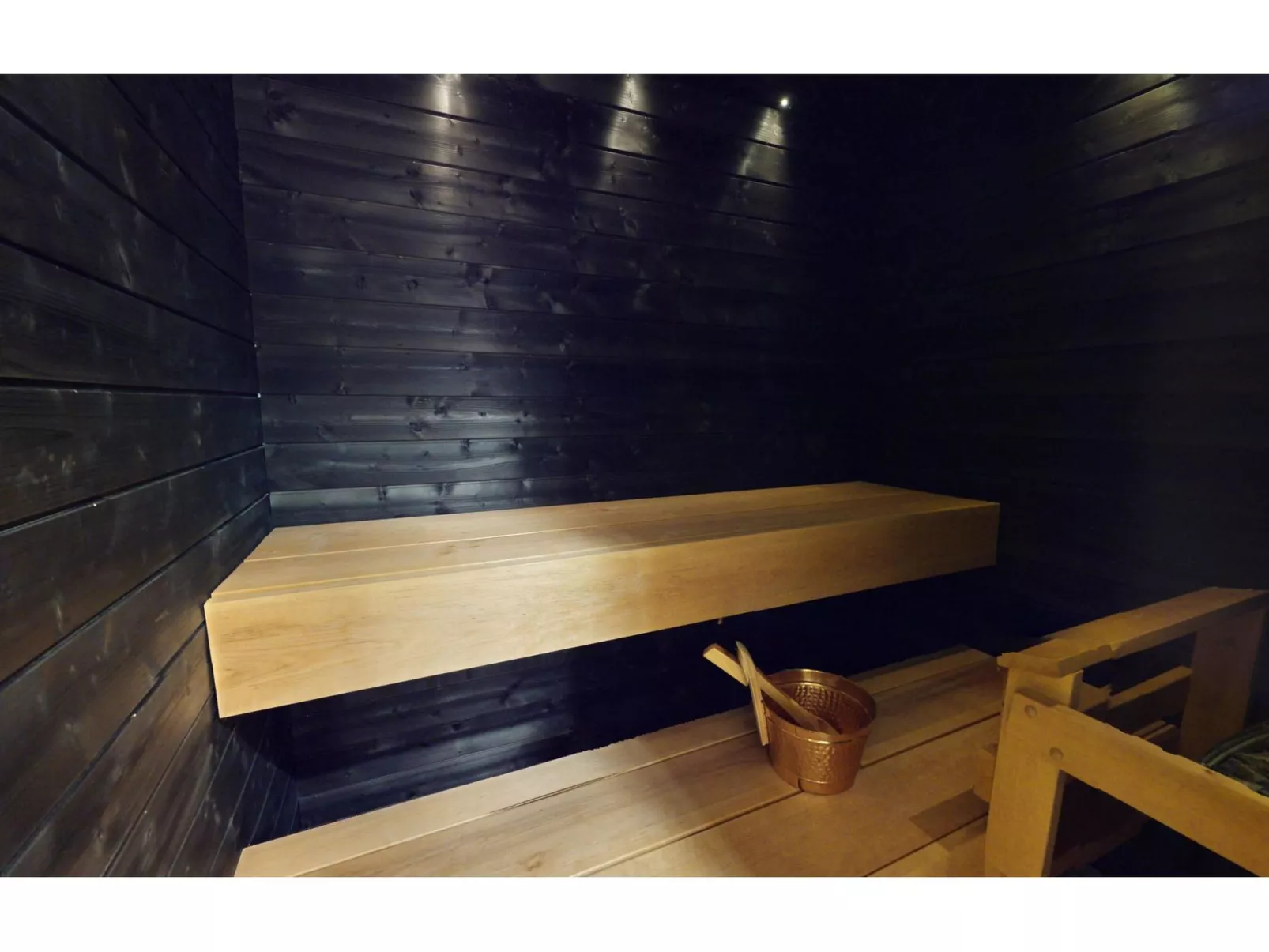 Röllimetsä d 4 - Binnen