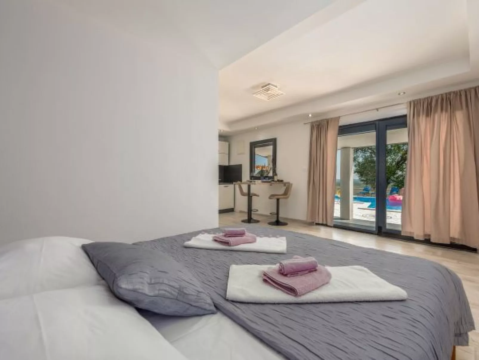 Unique Villa V with pool - Image-tags.info