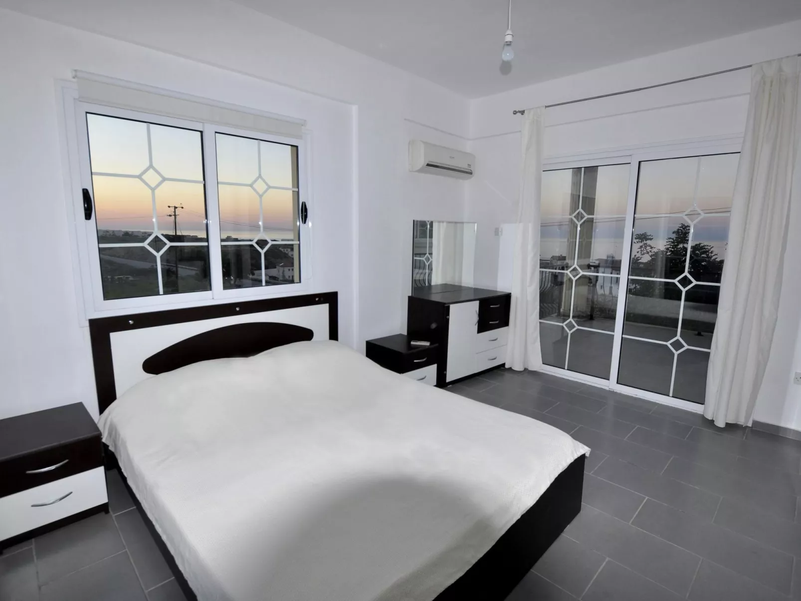 Ferienvilla mit Blick auf das Wasser - Image-tags.info