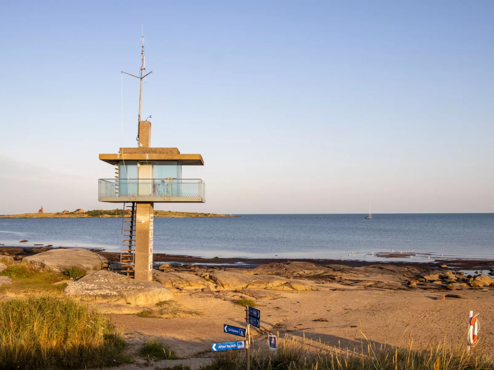 Vårhemsplatsen - Buiten