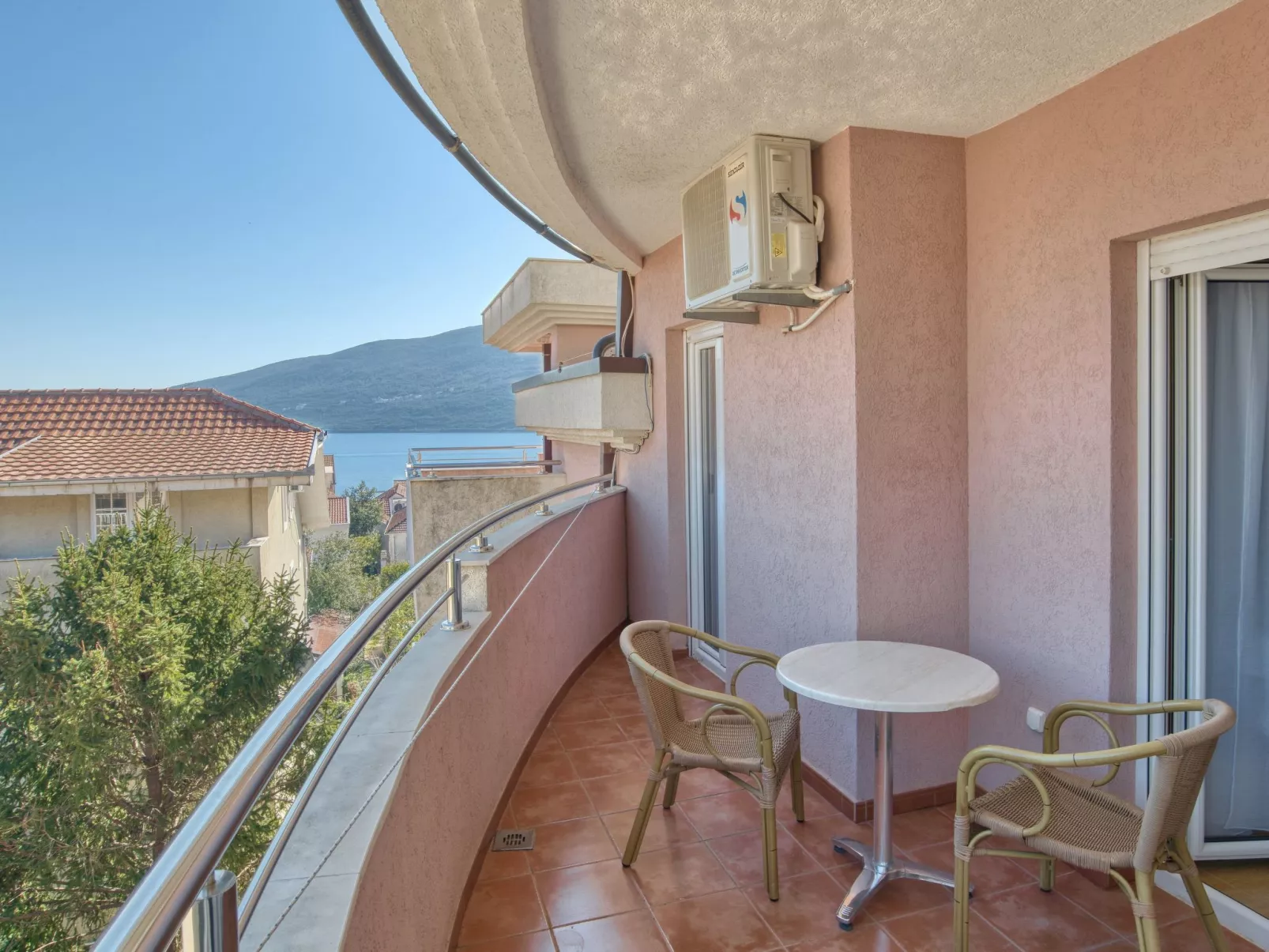 Wohnung "Premier" mit Meerblick - Buiten