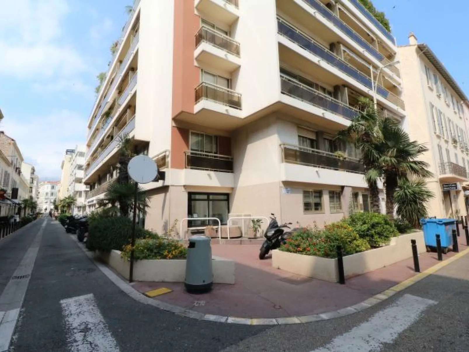 2 bedroom Croisette Monod 348 - Image-tags.info