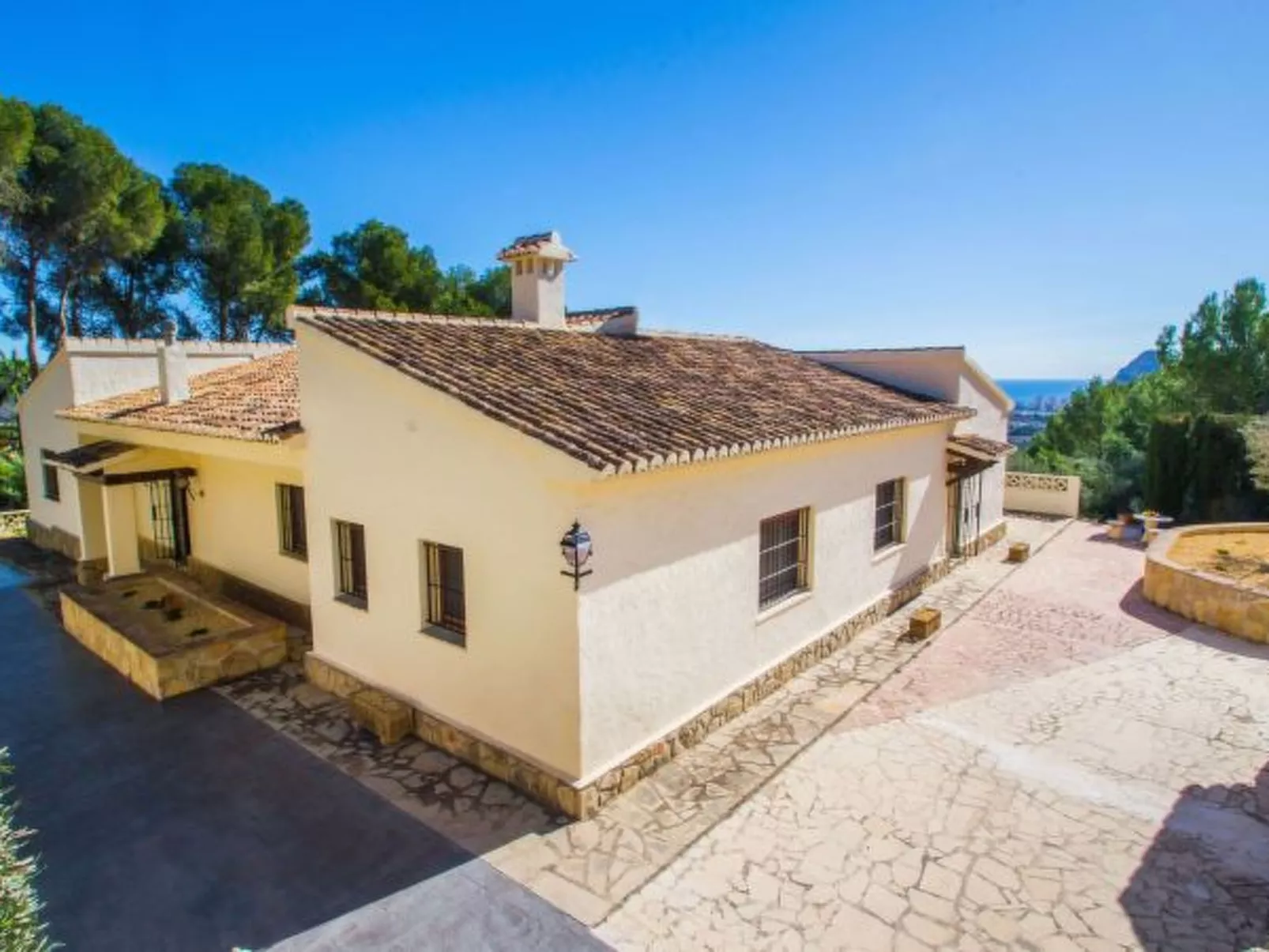 Villa Moskoa - PlusHolidays - Image-tags.info