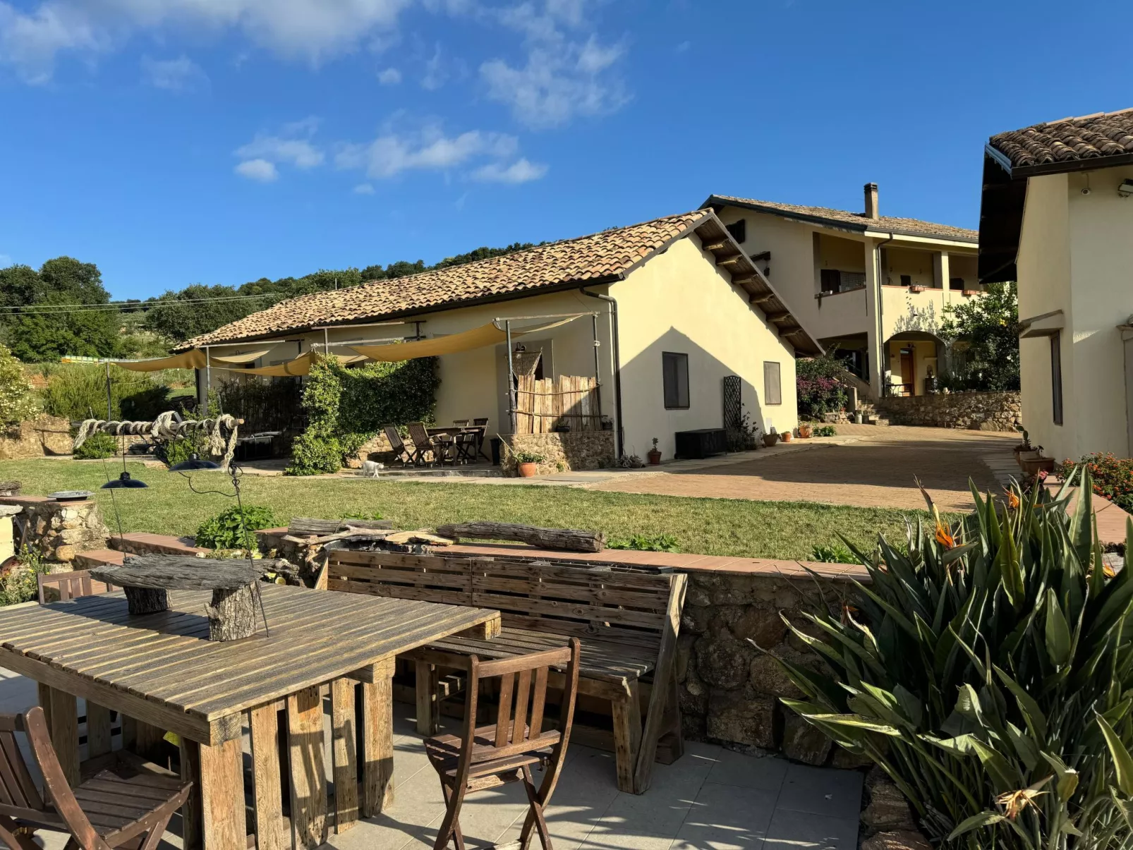 Tolles Reihenhaus im Olivenhain - Buiten