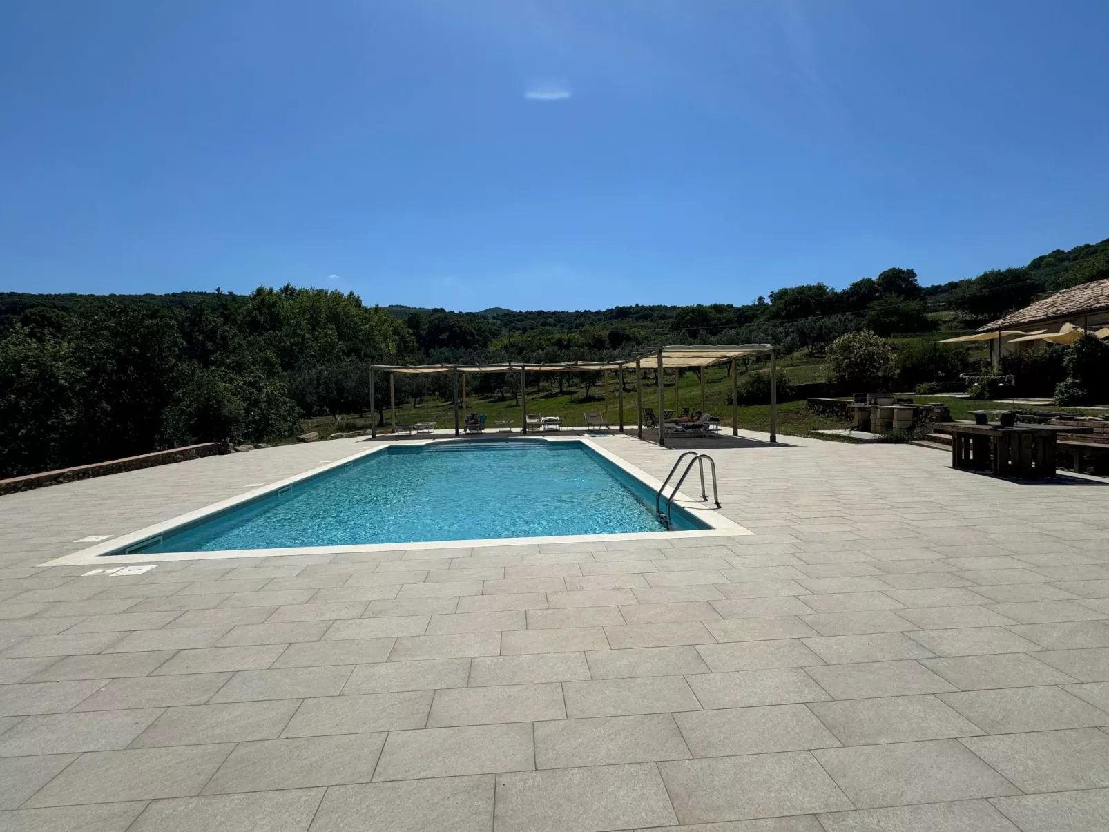 Landgut mit Blick auf das Wasser - Image-tags.info