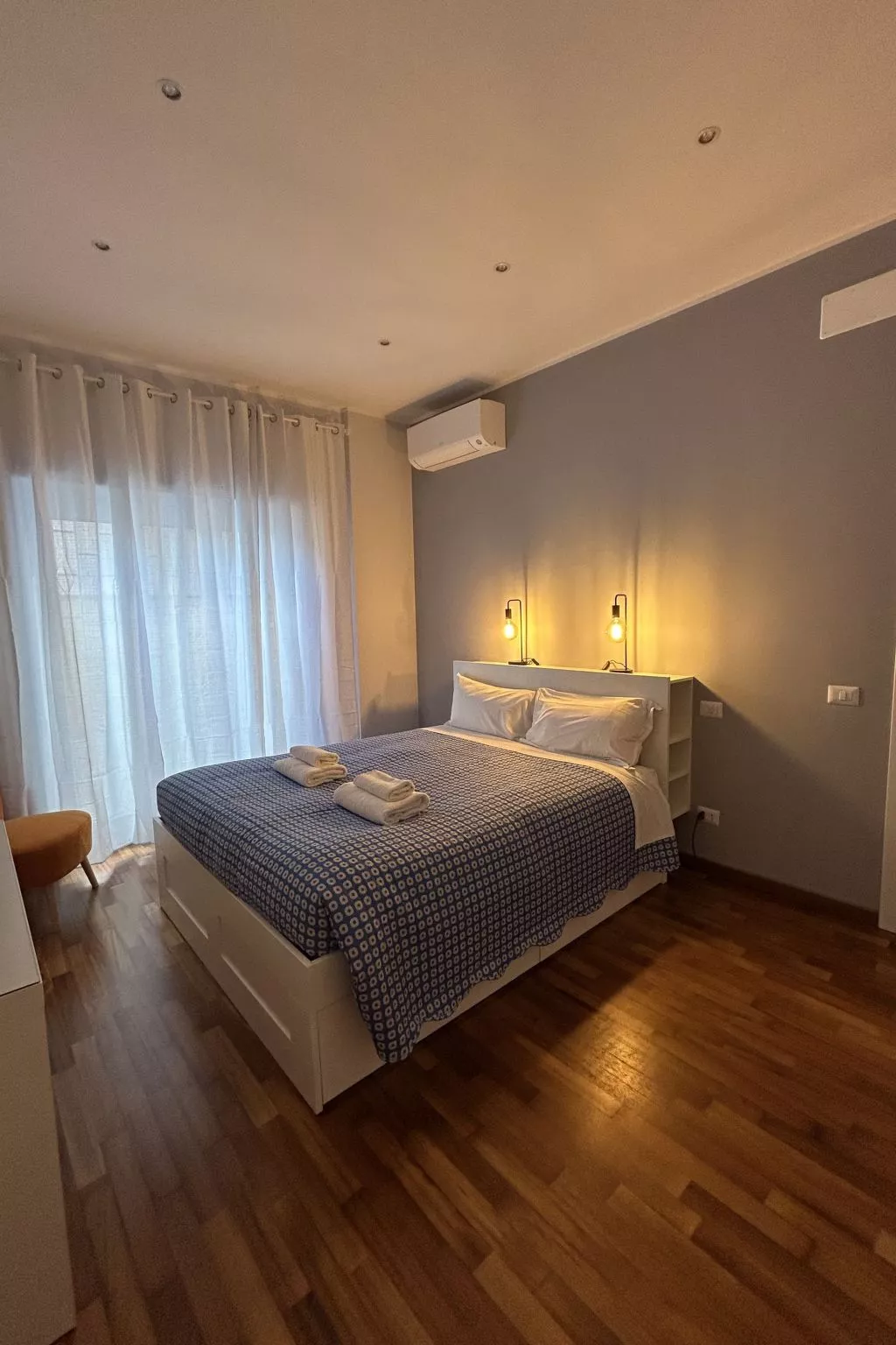 'Vatican Vibes - Binnen