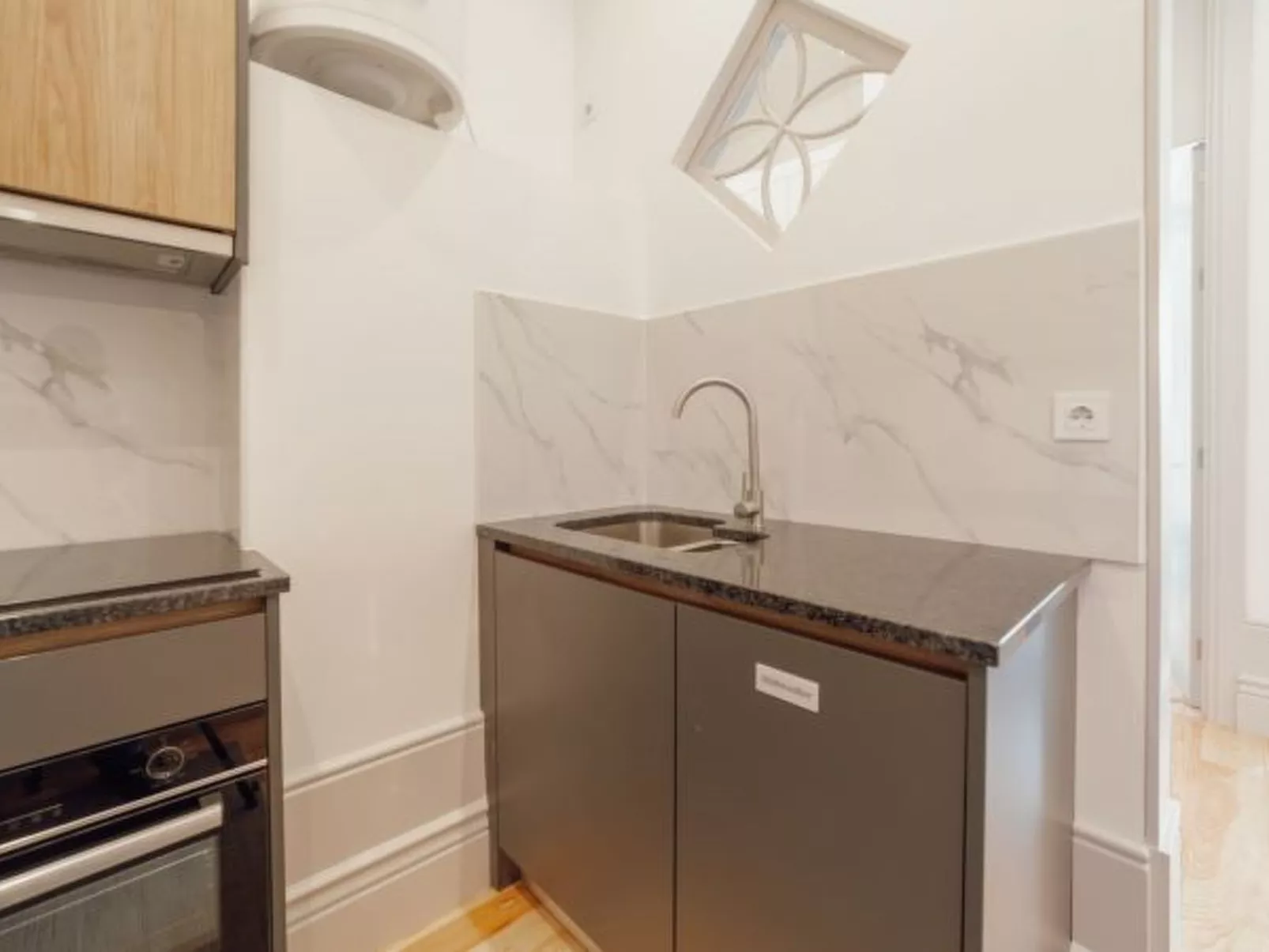 HEART OF PORTO APARTMENT D by VACATIONY - Binnen