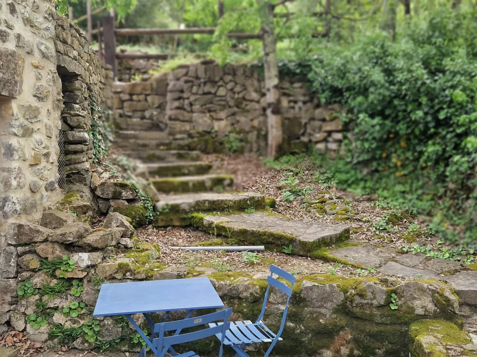 "Gîte La Calade" mit Pool - Buiten