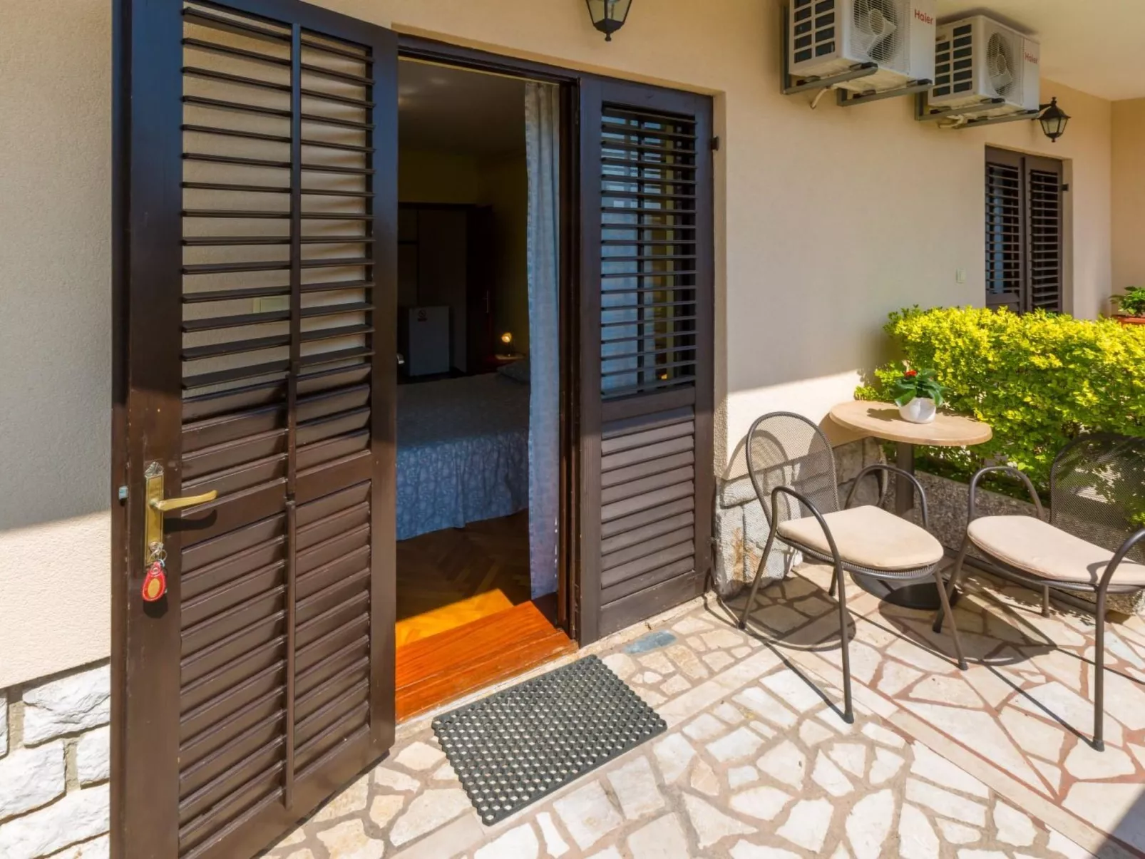 IVANKA 2 / HR-02419-02 - Buiten