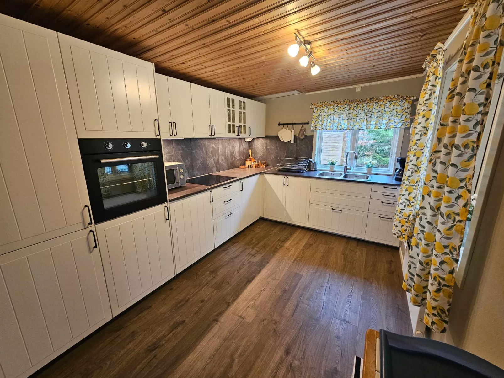 Gemütliches Cottage mit Whirlpool - Binnen
