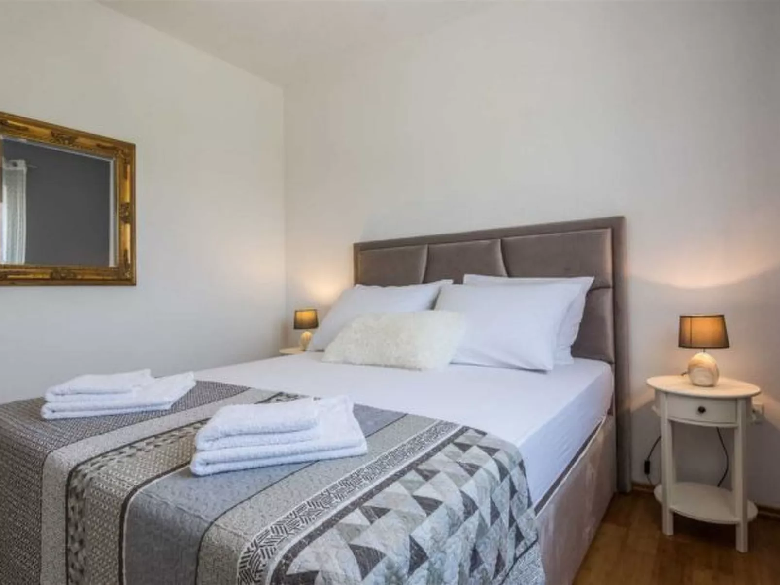 Holiday house Flora with pool - Image-tags.info