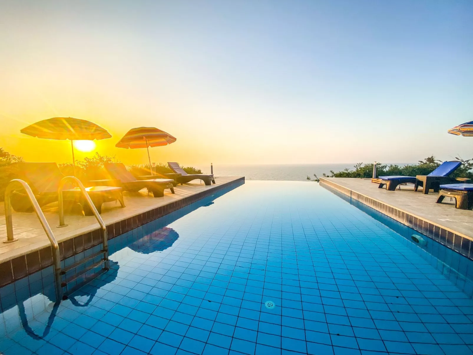 Ferienvilla mit Infinity Pool - Image-tags.info