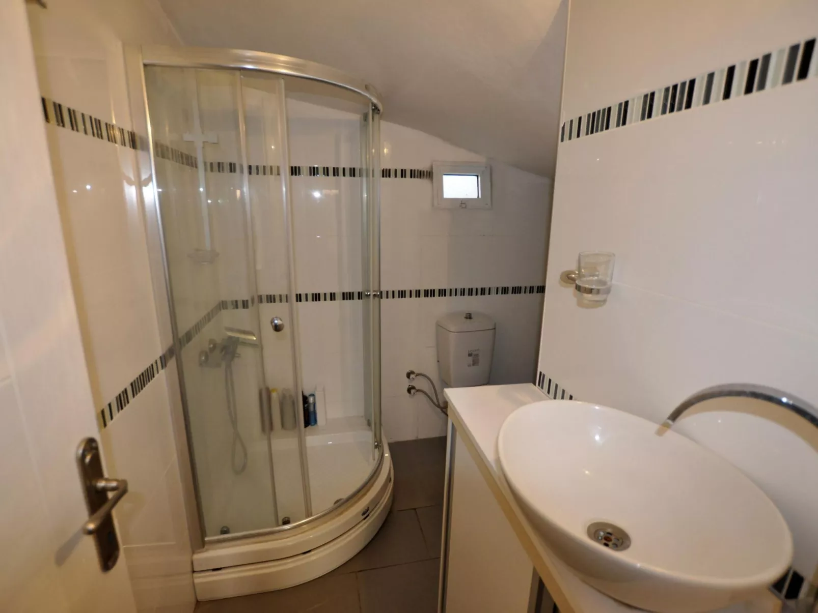 Ferienvilla mit Blick auf das Wasser - Binnen