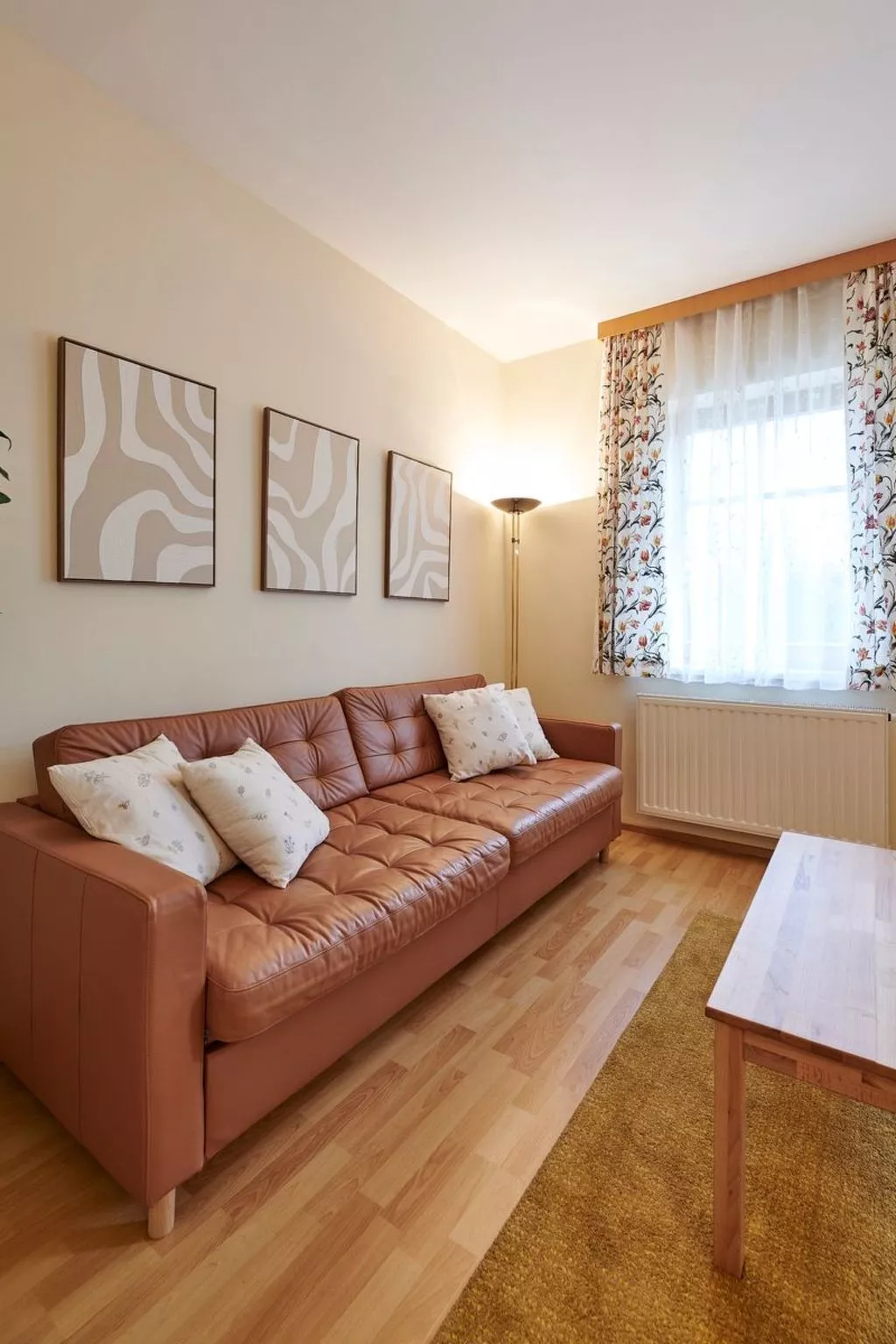 DAS BURGENNEST - Binnen