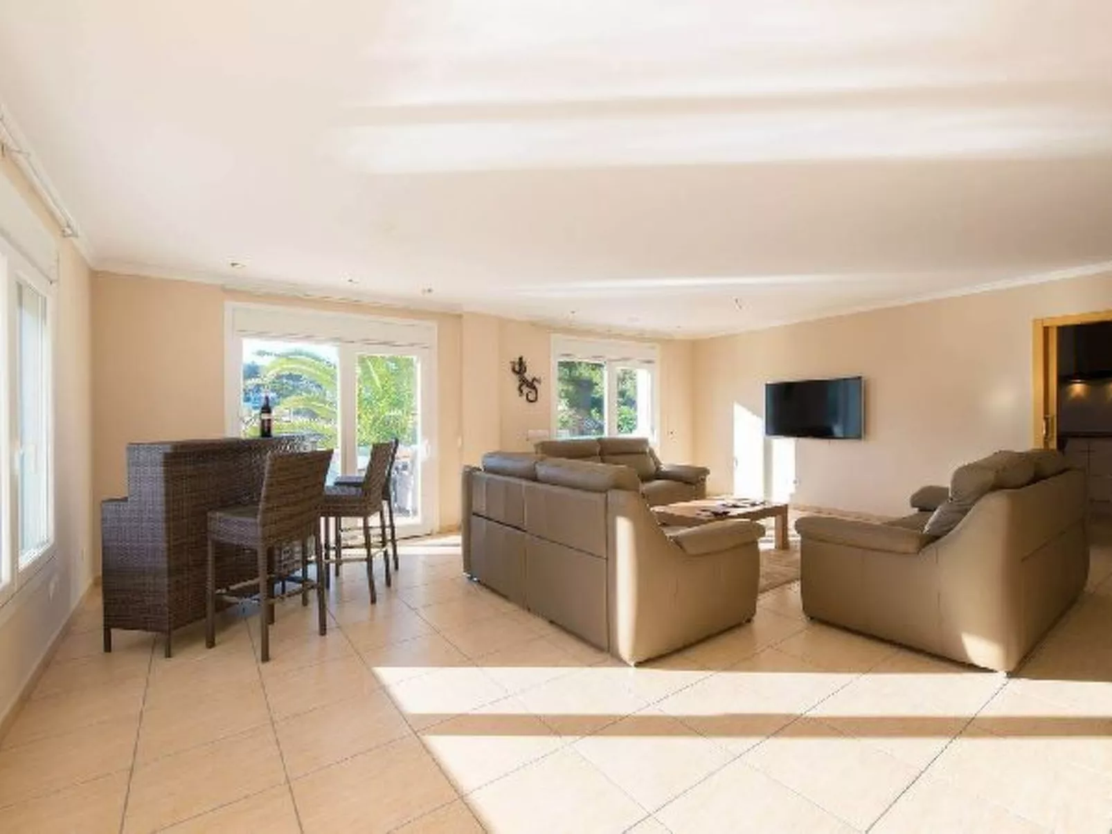 Villa Malibu - PlusHolidays - Image-tags.info