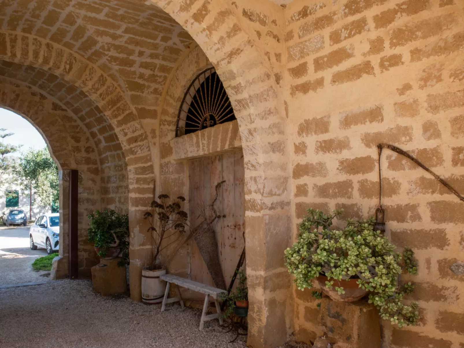 Anwesen mit Privatparkplatz - Buiten