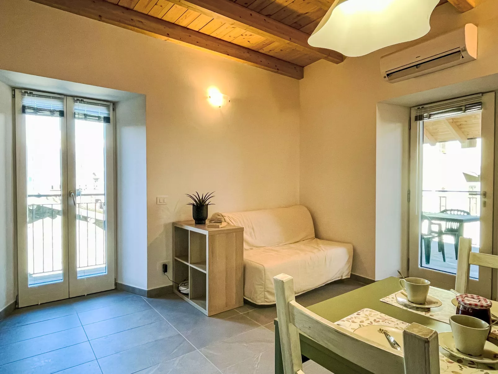 Alture e Riflessi - Binnen