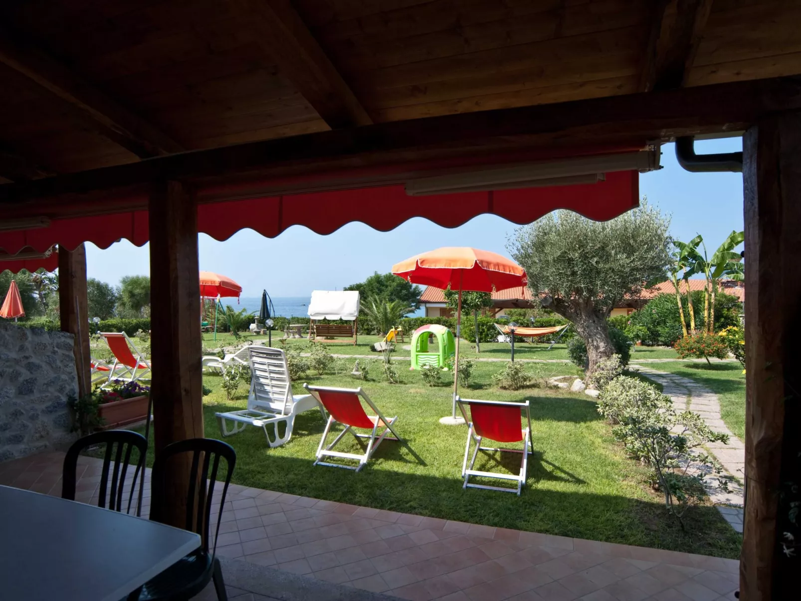 Luxus-Drei-Zimmer-Wohnungen mit großem Garten - Buiten