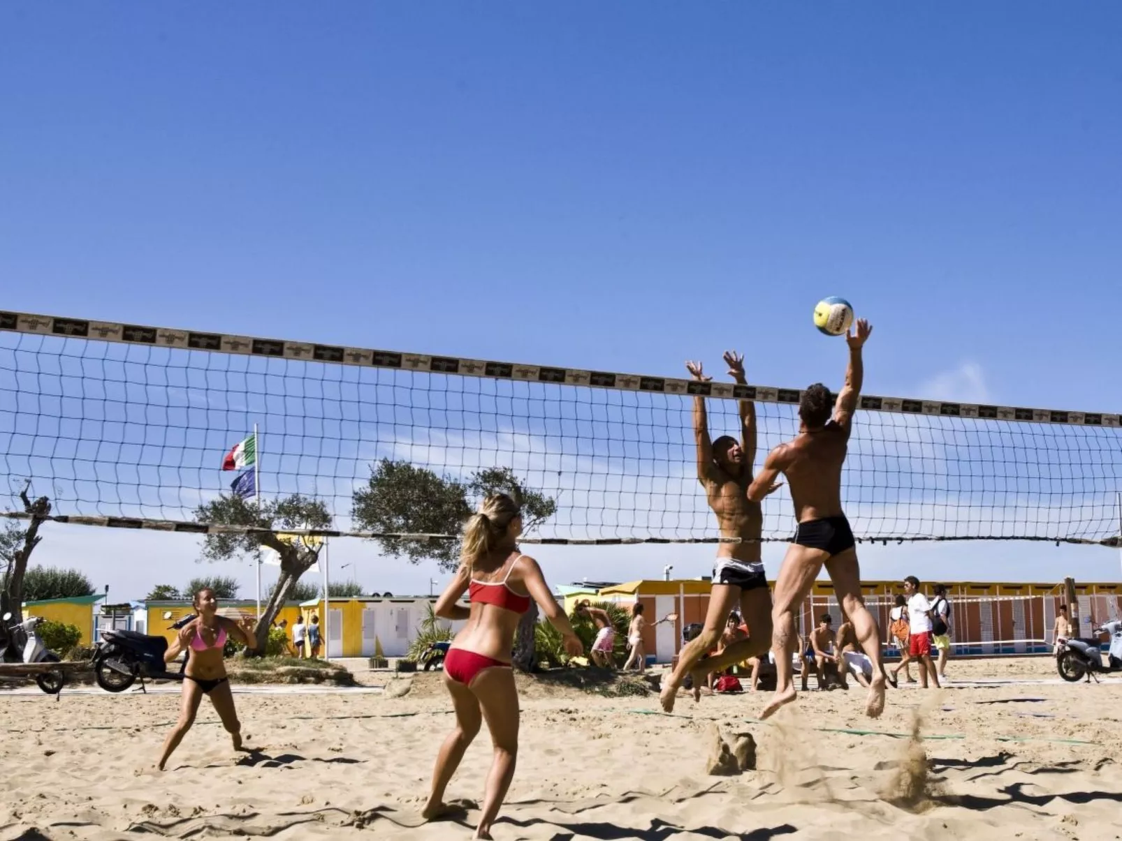 In Lido Delle Nazioni mit Kleinem Balkon - Buiten