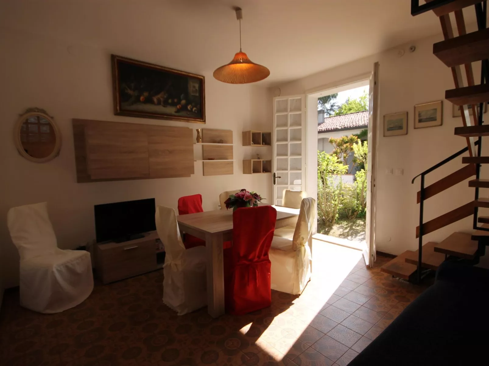 Cottage mit großem Garten, Klima, 6 Gäste - Binnen