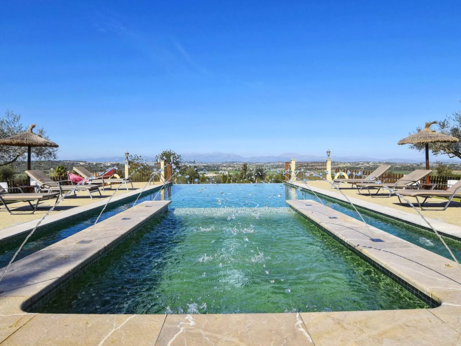 Wunderschönes Ferienhaus in Ariany mit Privatem Pool - Buiten