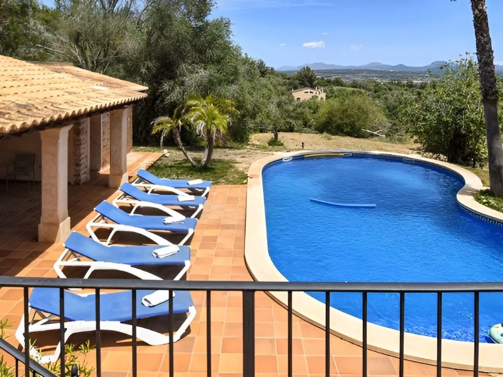 Villa mit eigenem Schwimmbad - Image-tags.info