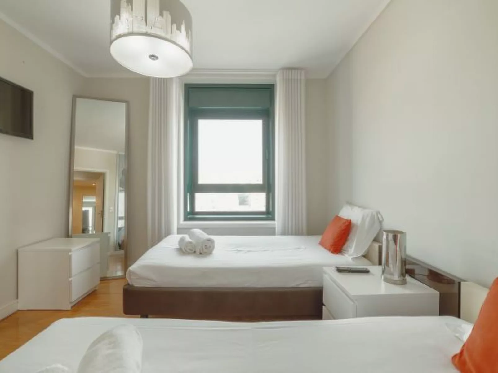 DOWNTOWN GRAND TOWER VIEW by VACATIONY - Binnen