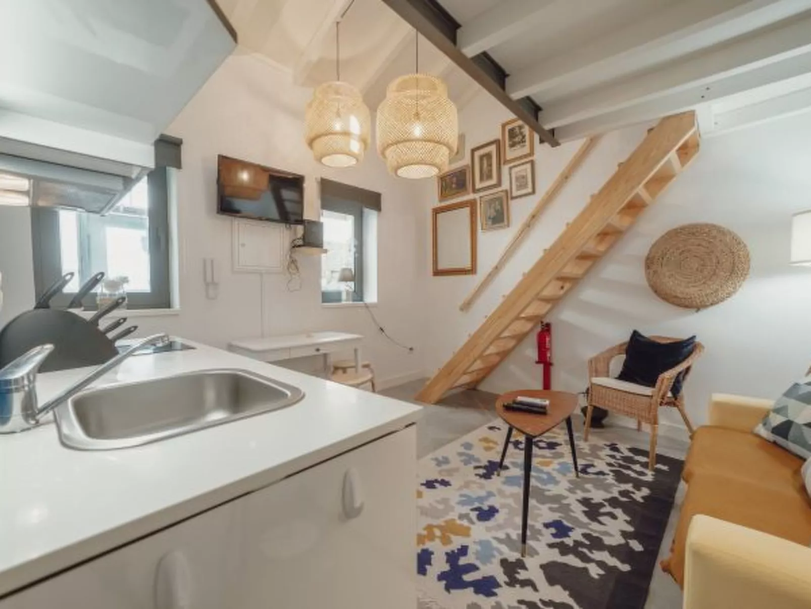 MEZZANINE STYLISH APARTMENT H by VACATIONY - Binnen