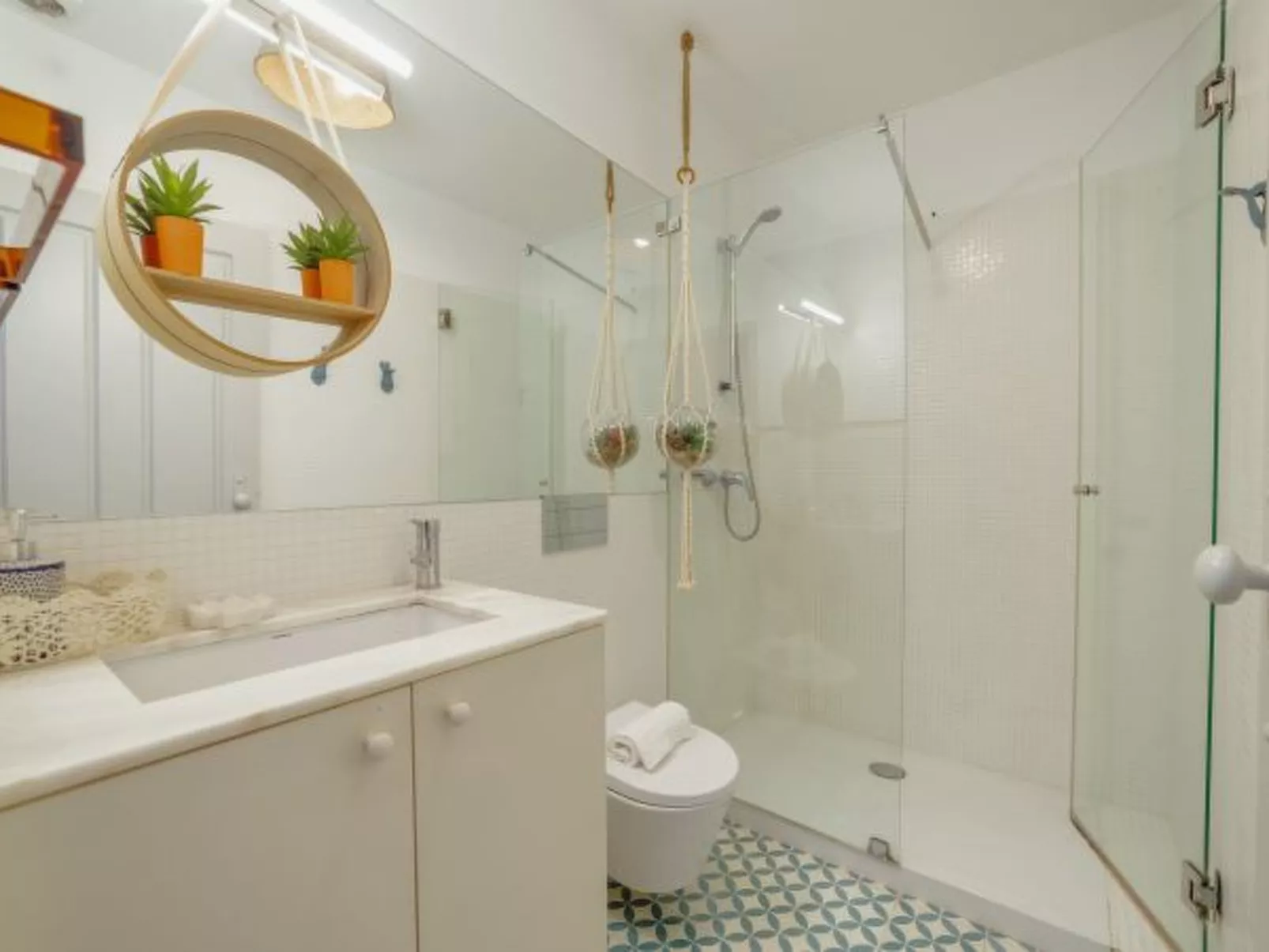 DOWNTOWN MODERN STUDIO with TERRACE by VACATIONY - Binnen