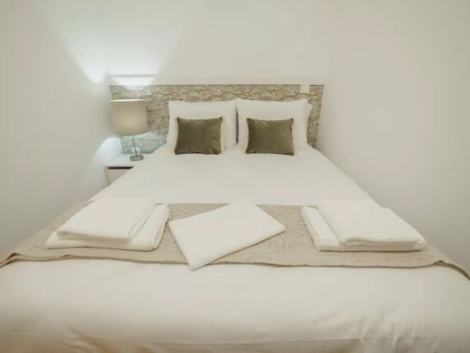 CITY CENTER COMFORT APARTMENT A by VACATIONY - Binnen