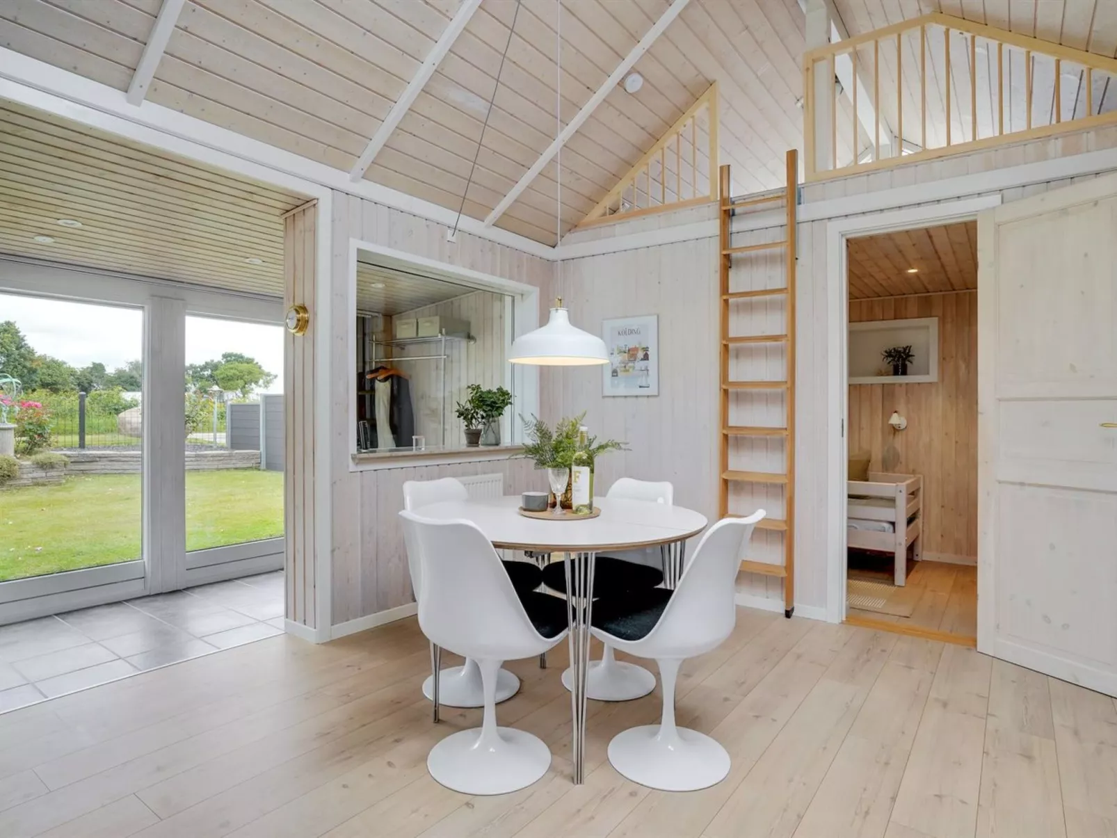 "Kei" - 75m from the sea - Binnen