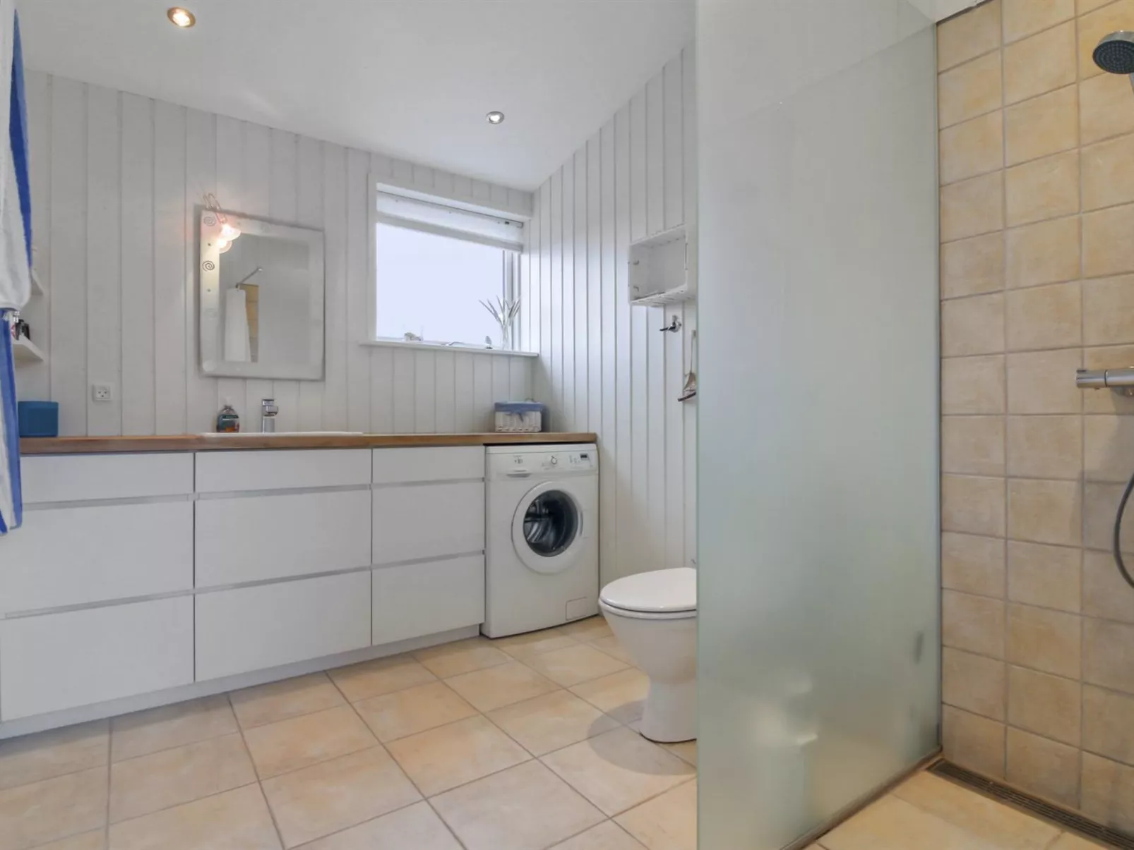 "Ingvild" - 150m from the sea - Binnen