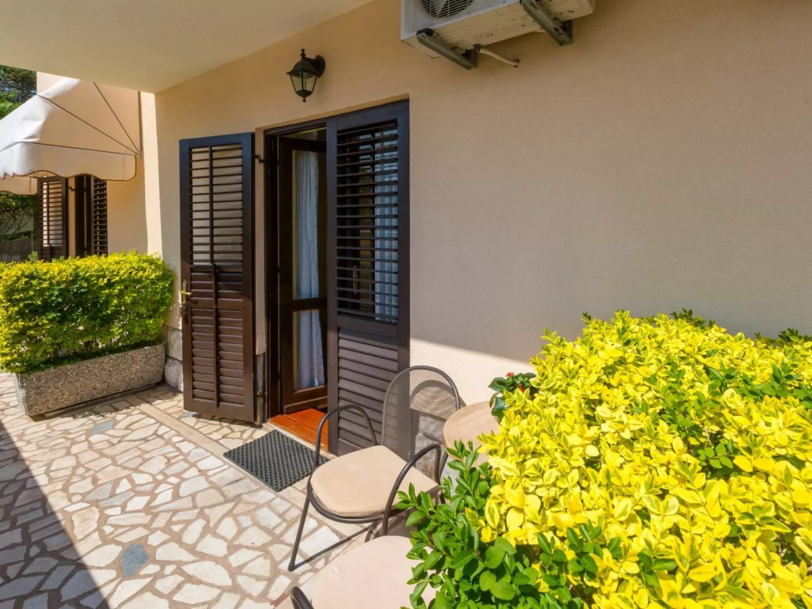 IVANKA 2 / HR-02419-02 - Buiten