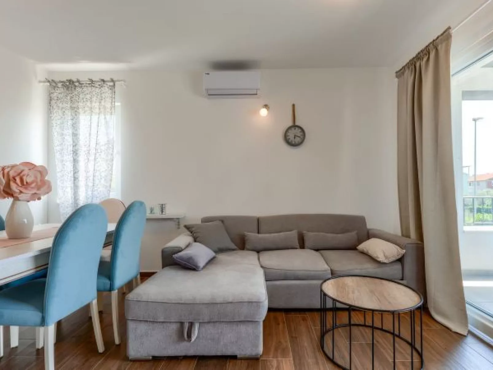 Villa Azzuro with jacuzzi and pool - Image-tags.info