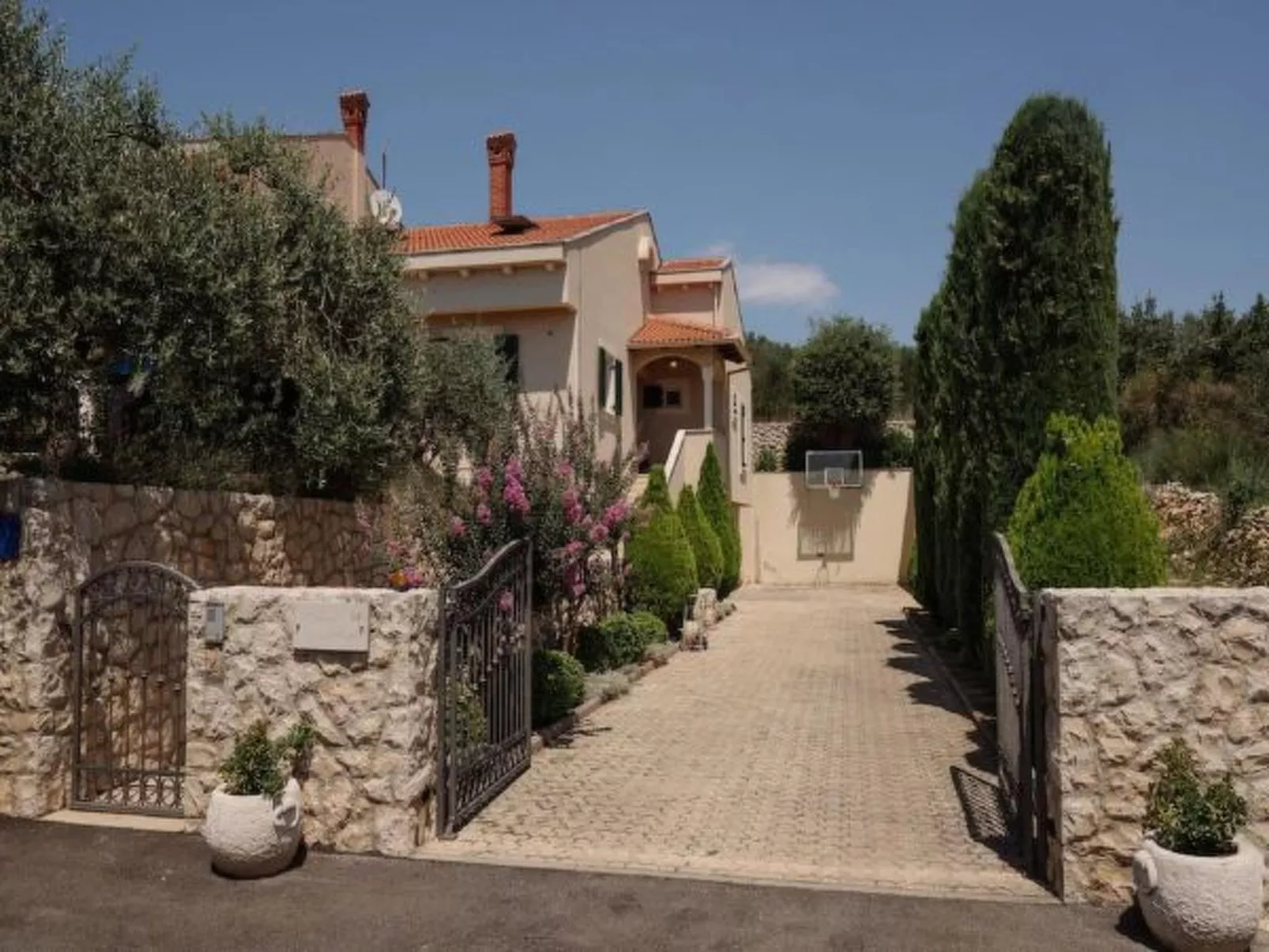 Magnificent Villa Clara with big pool - Image-tags.info