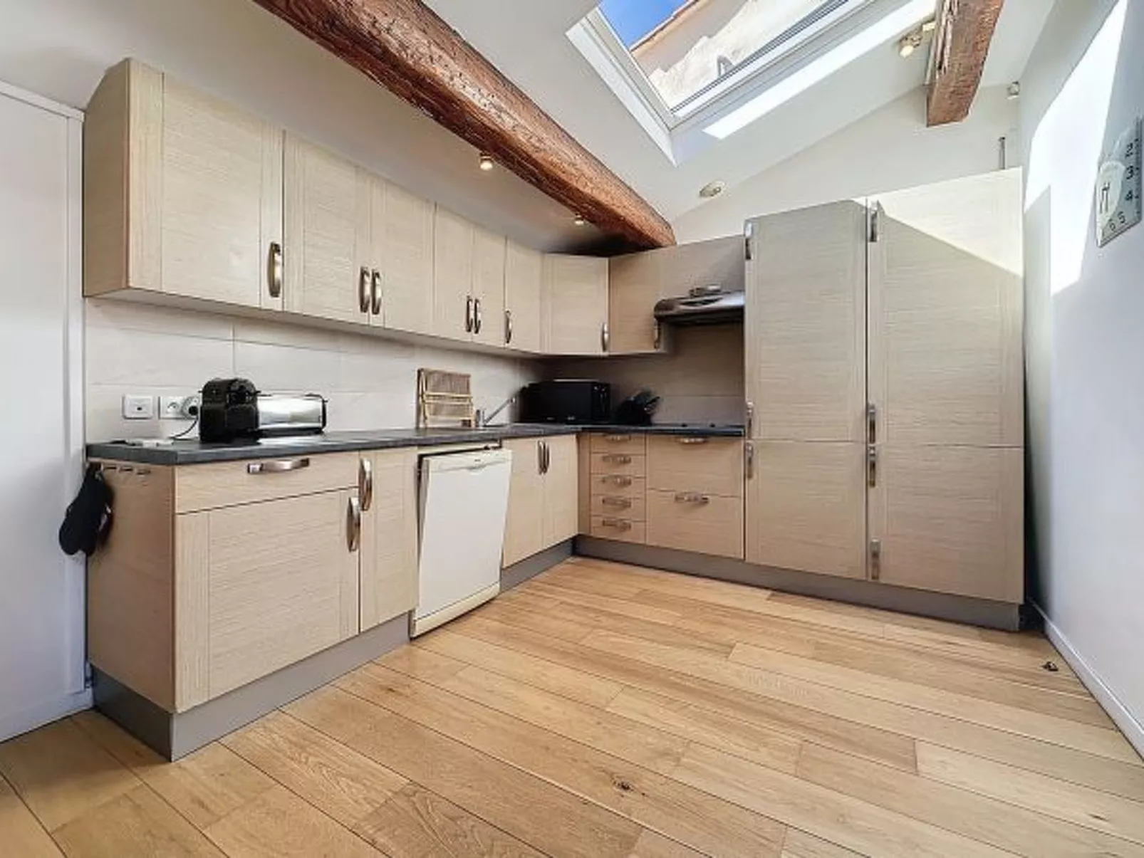 Penthouse 1 bedroom rue d'Antibes 214 - Image-tags.info