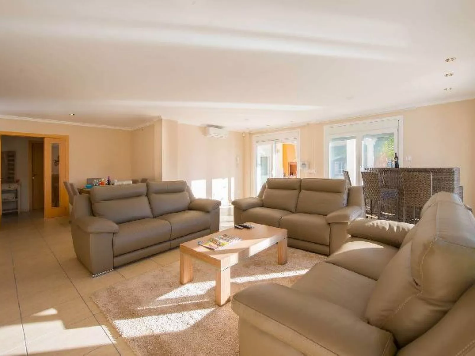 Villa Malibu - PlusHolidays - Image-tags.info