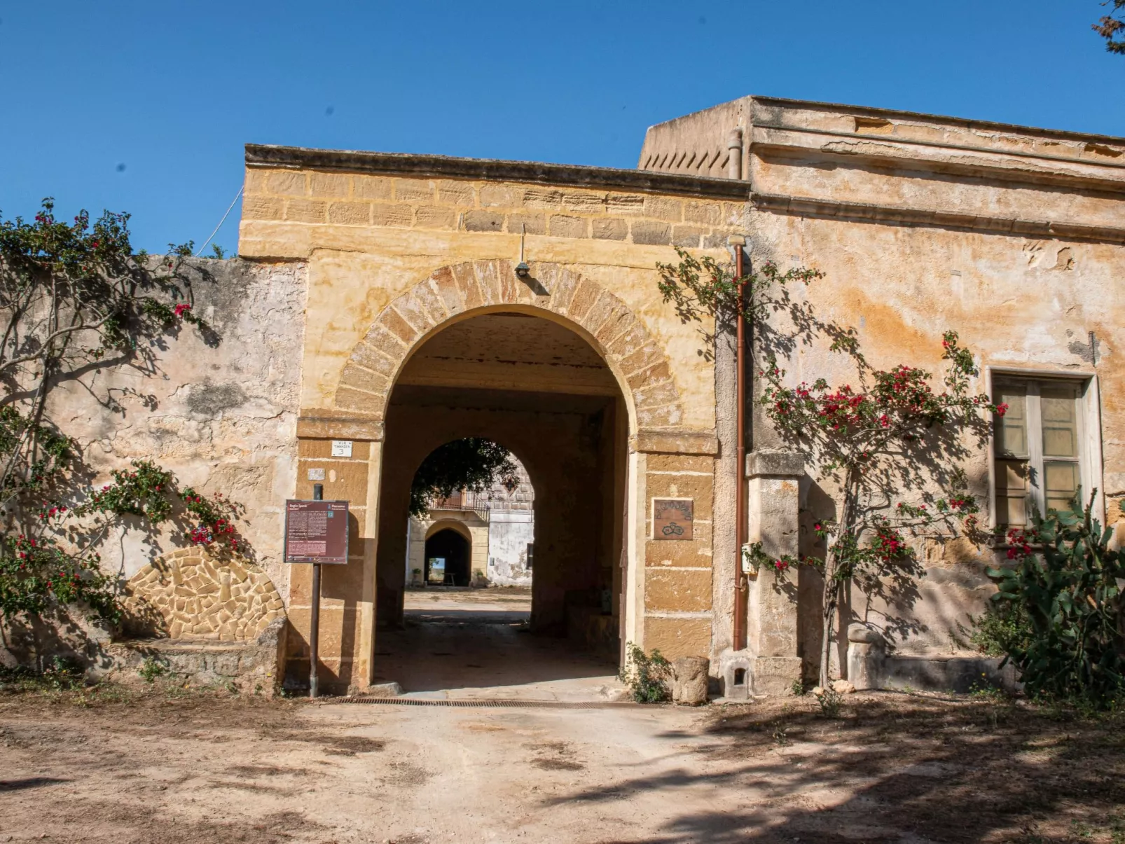 Anwesen mit Privatparkplatz - Buiten