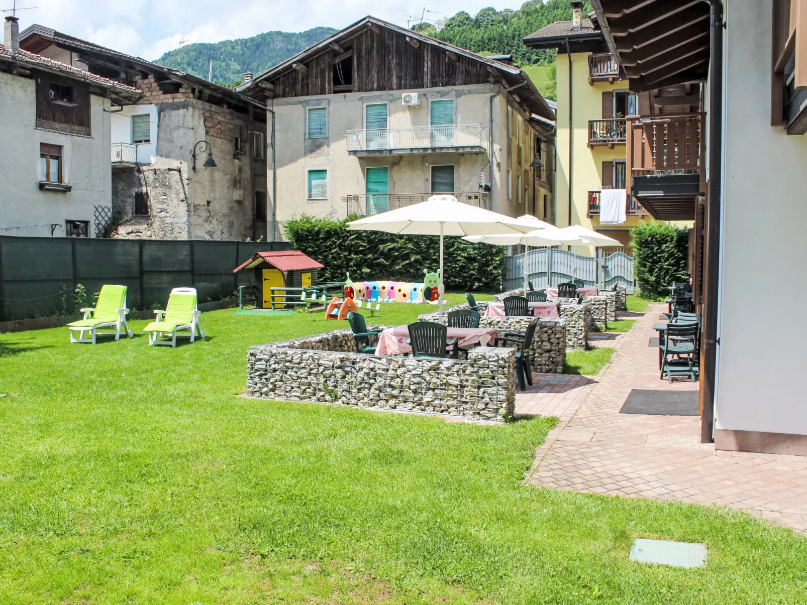 Apartments Lilia n°1 - Buiten