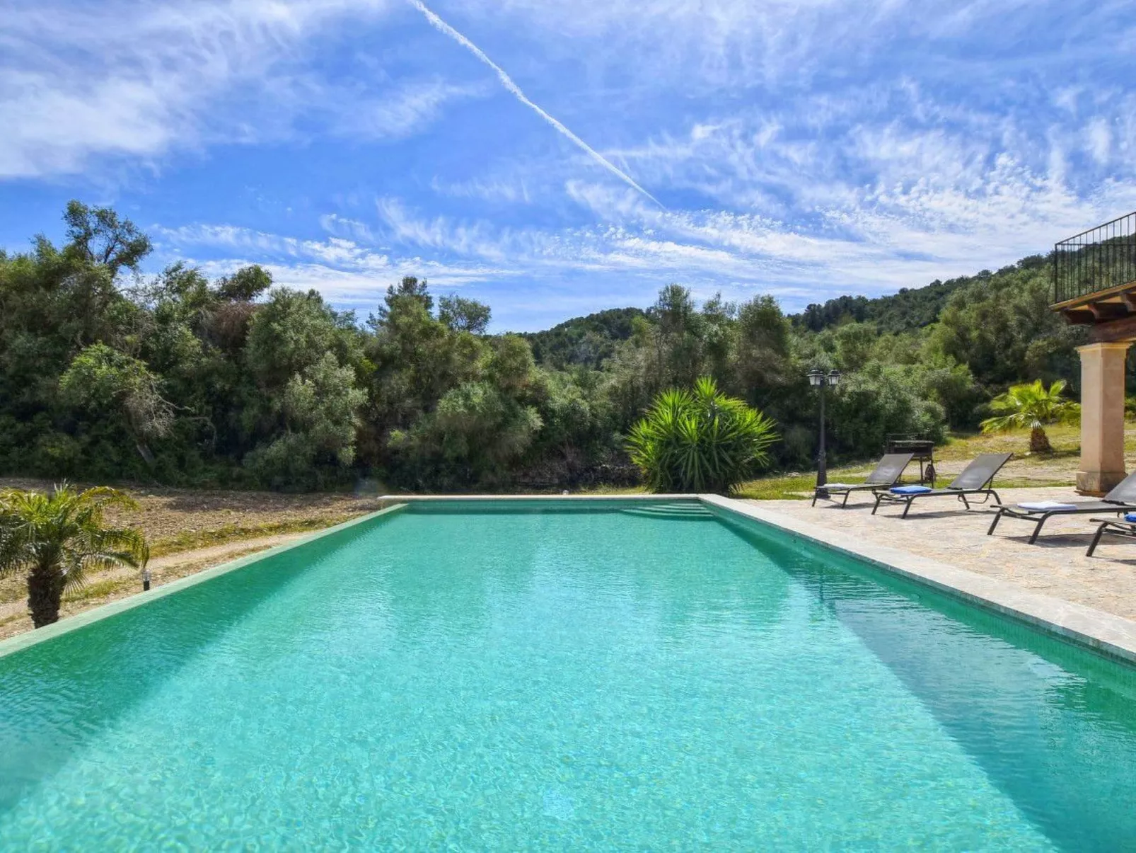 Ferienvilla mit Garten, Grill und Terrasse - Buiten