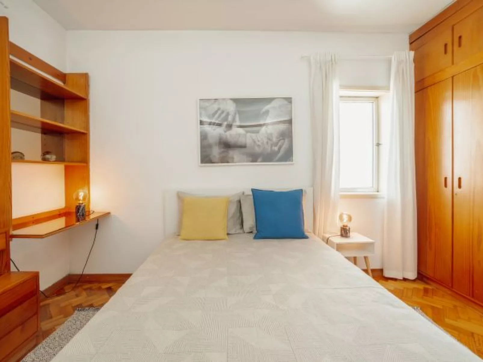 DOWNTOWN CLASSIC WITH TERRACE by VACATIONY - Binnen