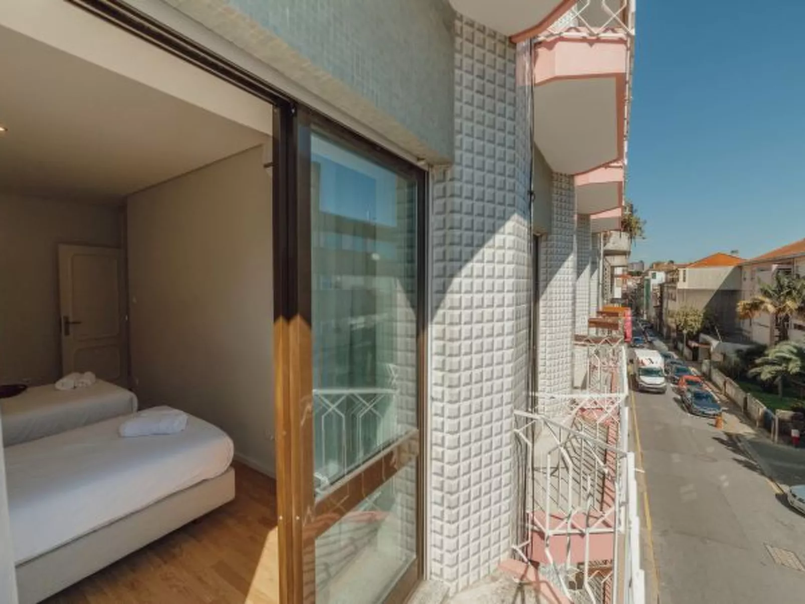 DOWNTOWN DESIGN WITH BALCONY by VACATIONY - Binnen