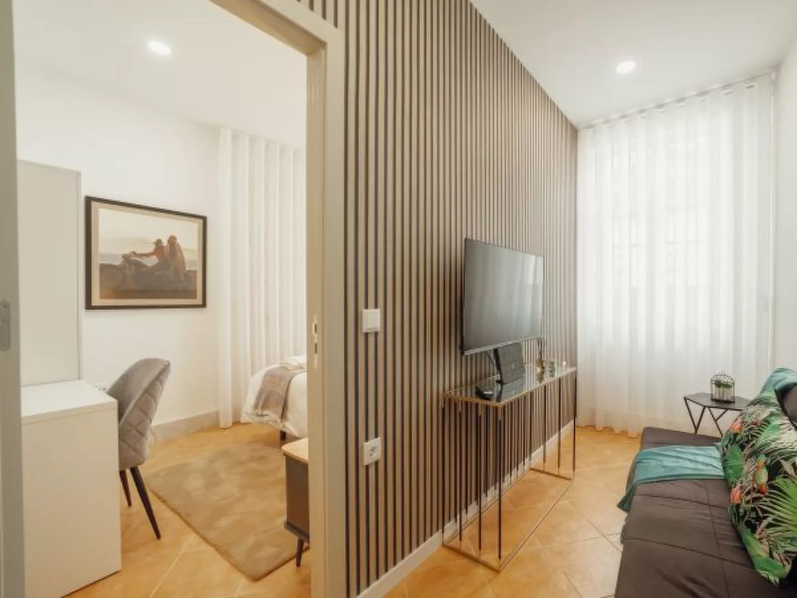 CITY CENTER COMFORT APARTMENT A by VACATIONY - Binnen