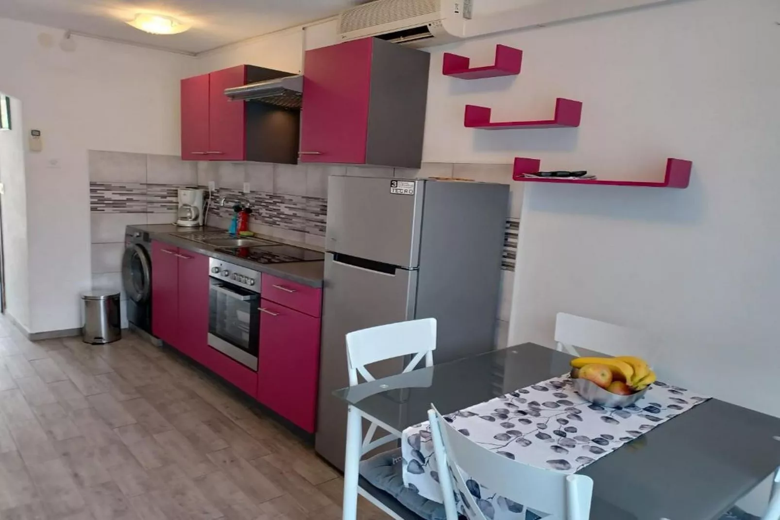 Apartments Katarina -Two Bedroom Apartment with Balcony and Sea View (A4) - Binnen