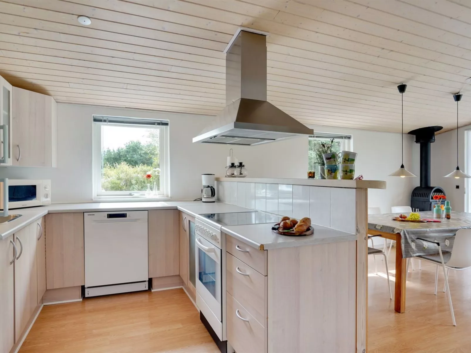 "Alvi" - 400m to the fjord - Binnen