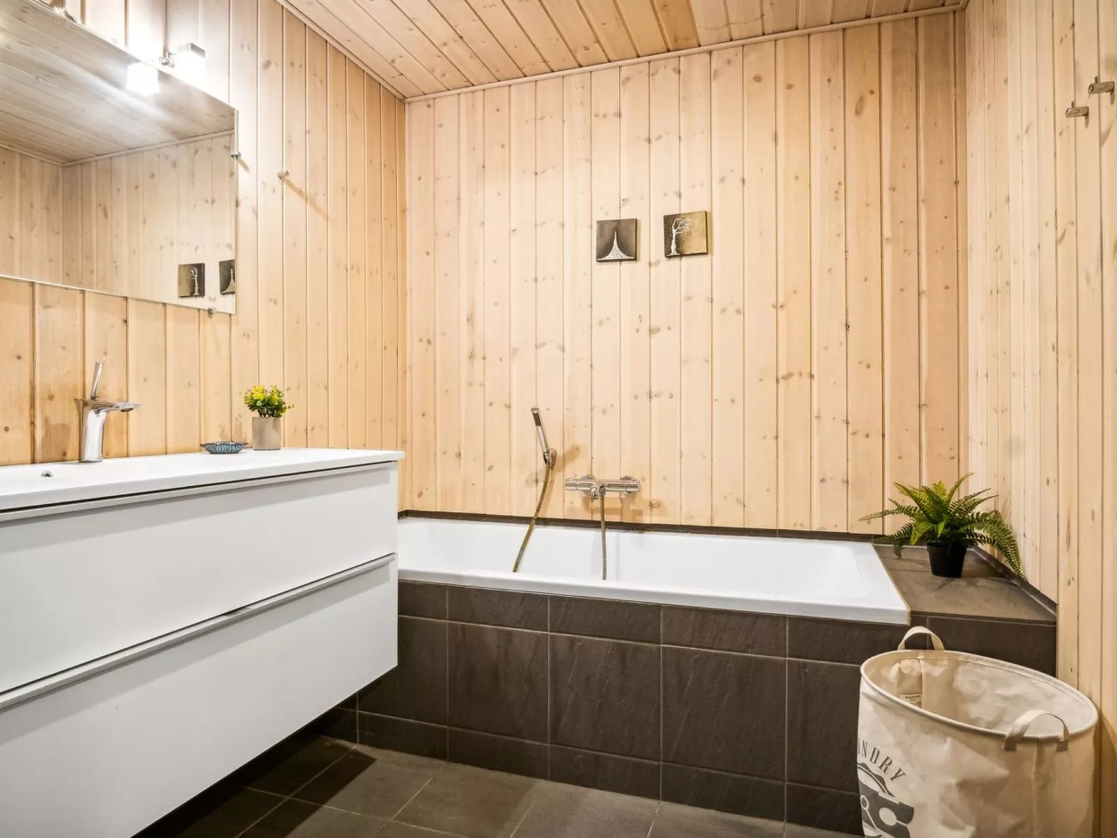 "Reinhard" - 50m from the sea - Binnen