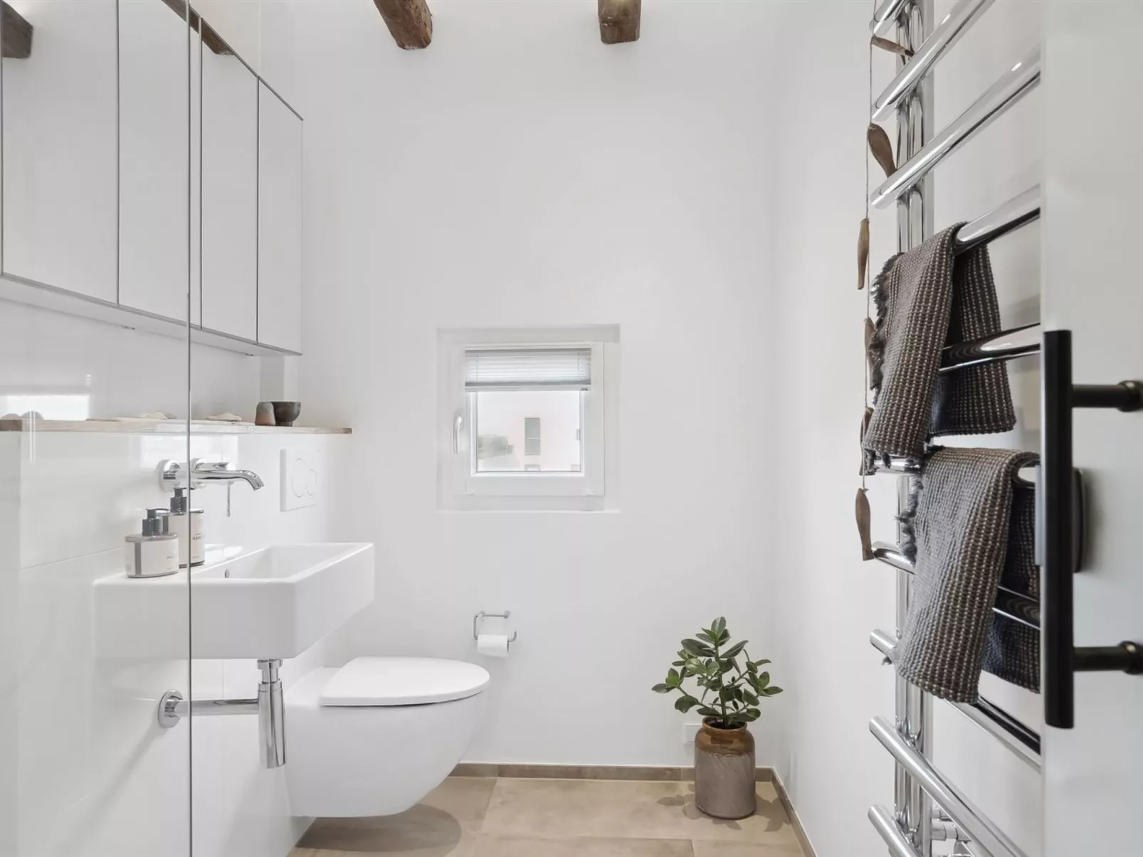 "Kaapo" - 1km from the sea - Binnen