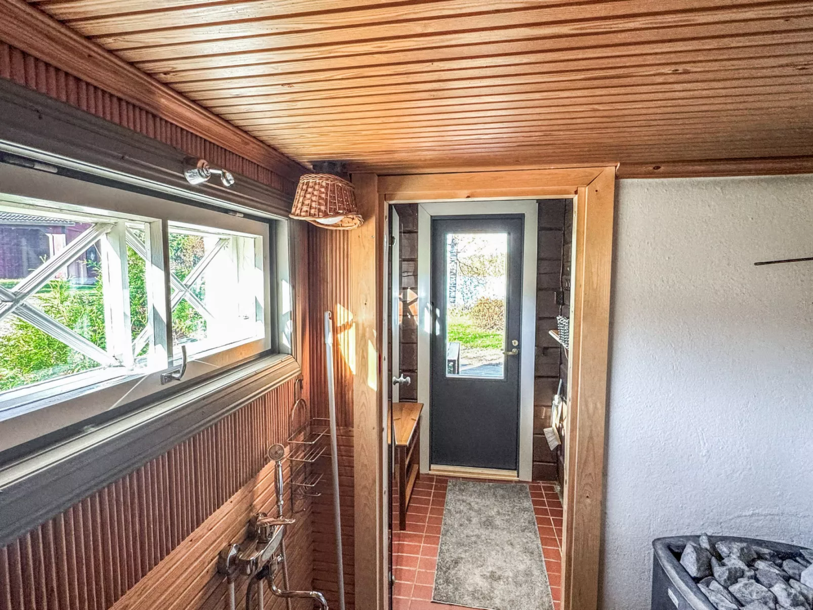 Peltosirkku - Binnen